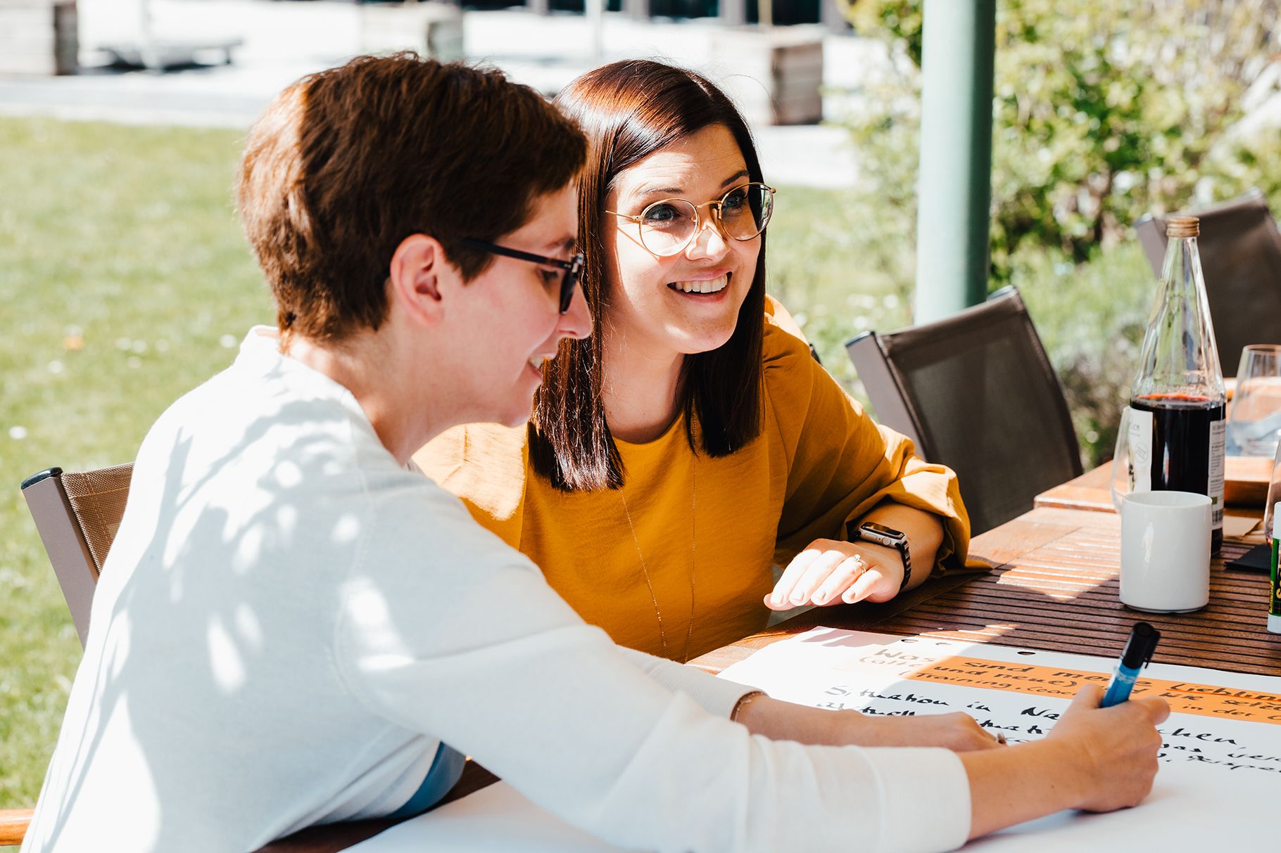 Personen im Kurs Tisch bei Competence on Top