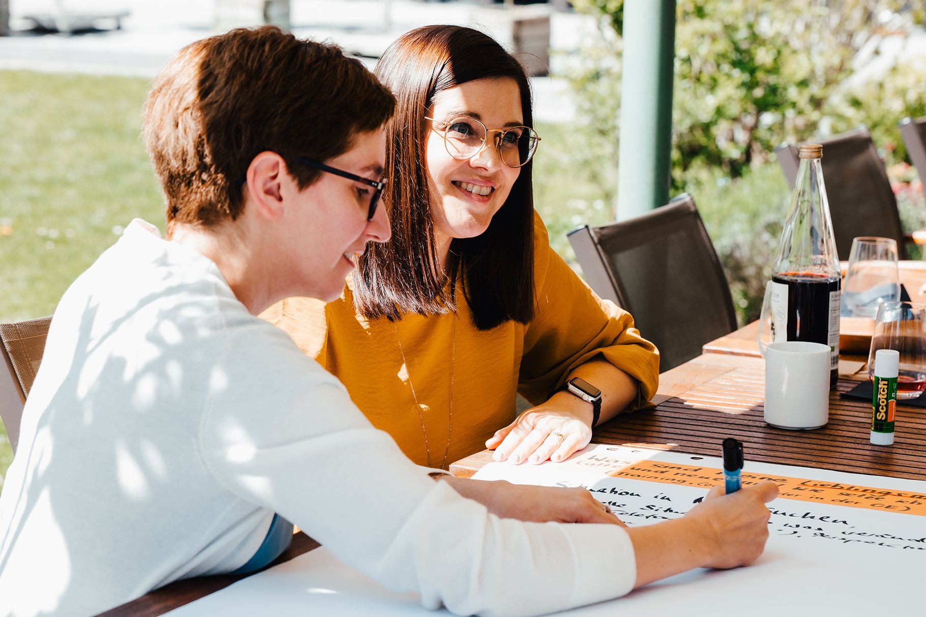 Personen im Kurs Tisch bei Competence on Top