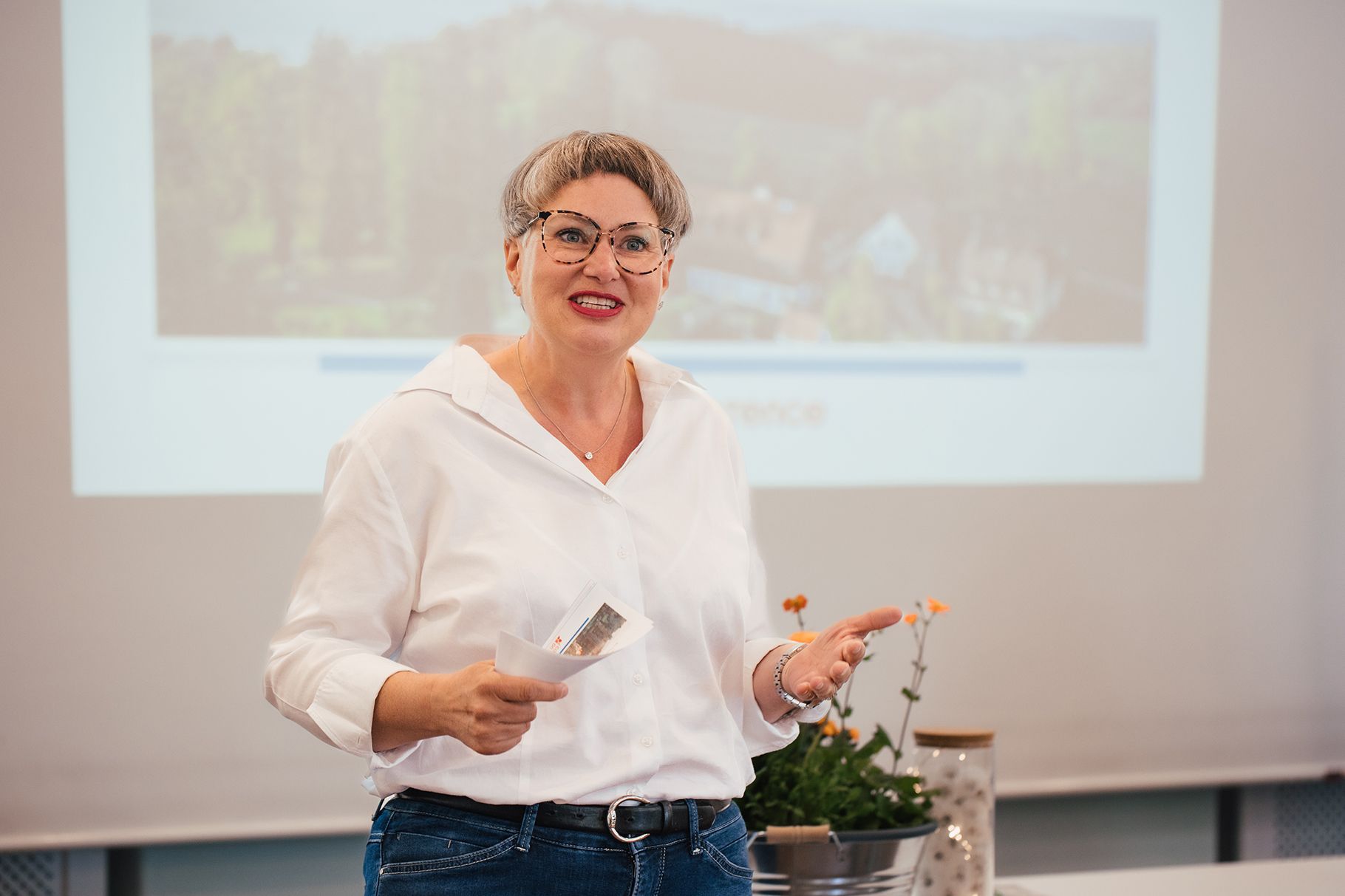 Personen im Kurs Tisch bei Competence on Top